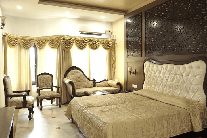 Room 4 of 11