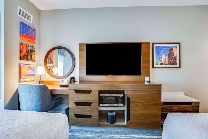 Room 5 of 25
