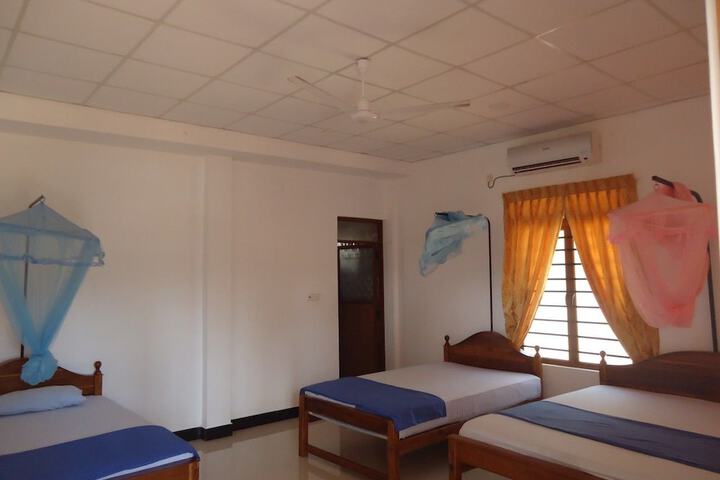 Room 6 of 17