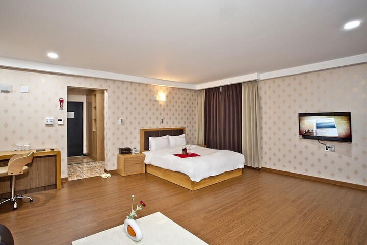 Room 4 of 63