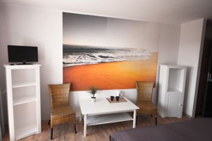 Room 6 of 18