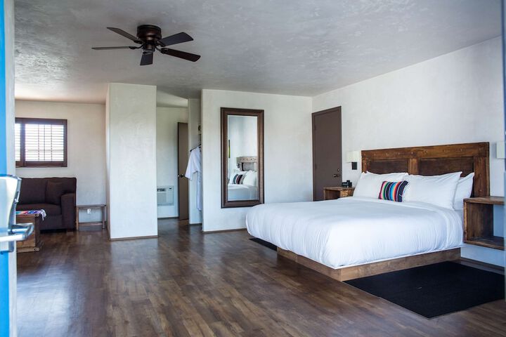 1 King Bed Accessible (10 of 10)