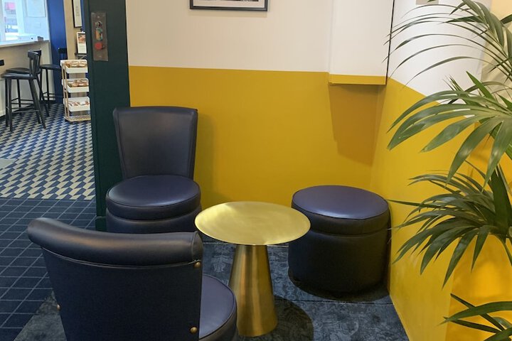 Lounge 42 of 51