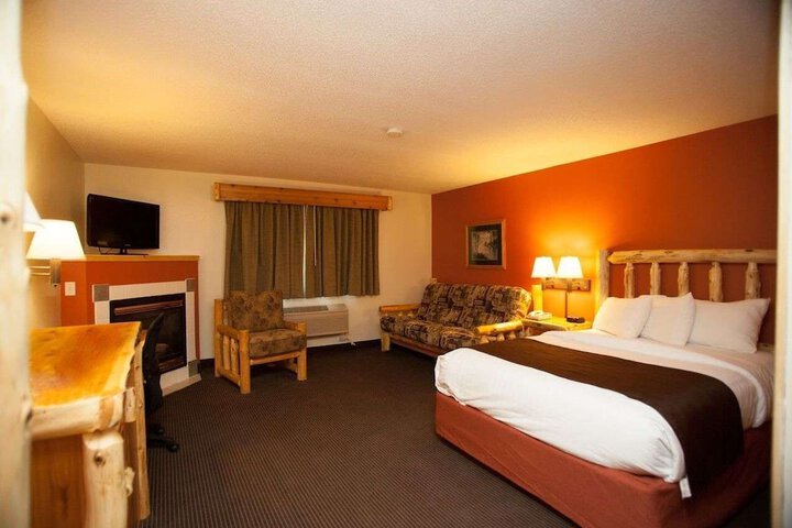 1 Queen Bed (20 of 20)