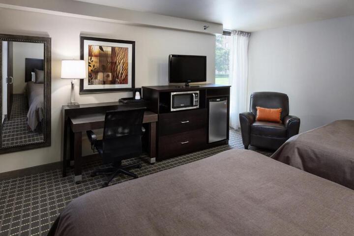 Deluxe 2 Queen Beds (3 of 6)