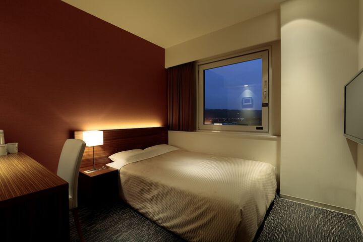 Room 28 of 49