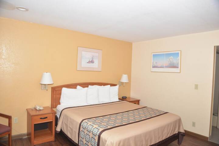 Standard | King Bed (11 of 12)