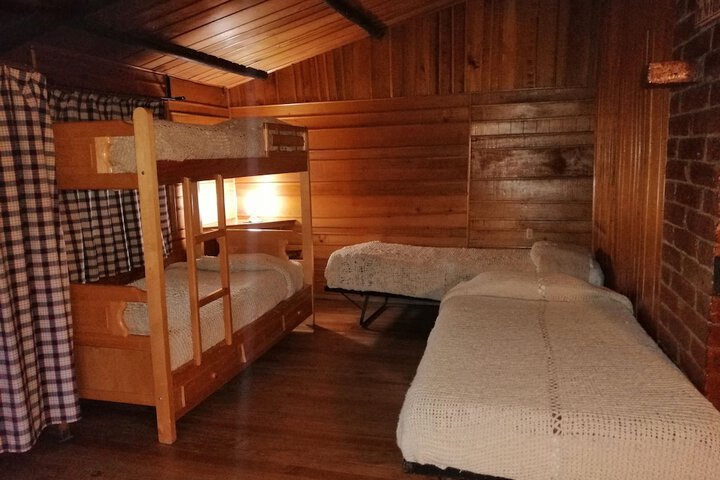 Room 4 of 16