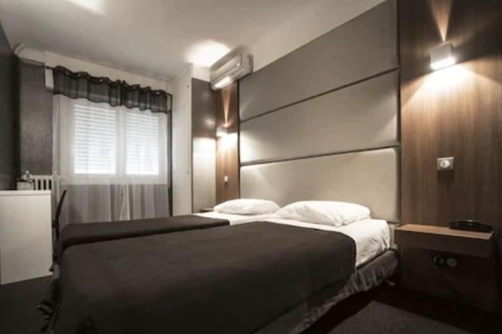 Room 4 of 35