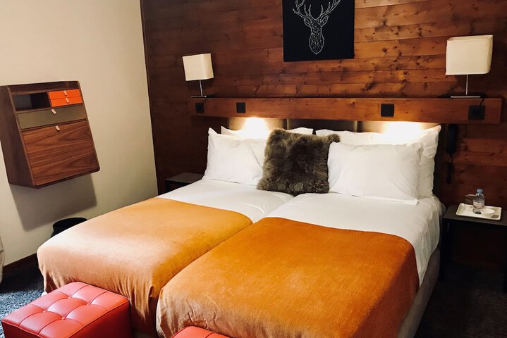Room 4 of 63