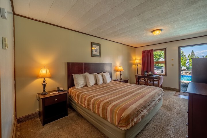 Room 4 of 83