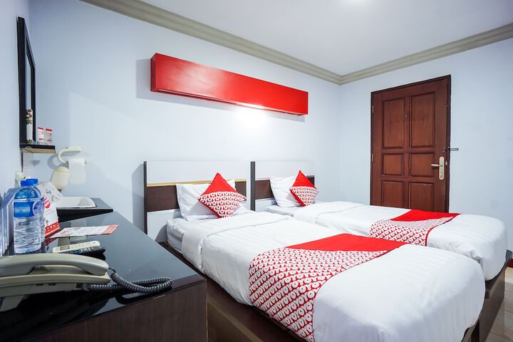 Room 10 of 32