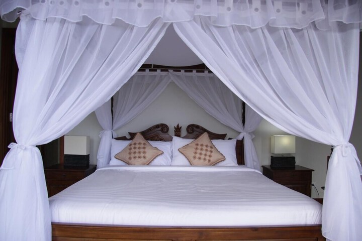 Room 4 of 34
