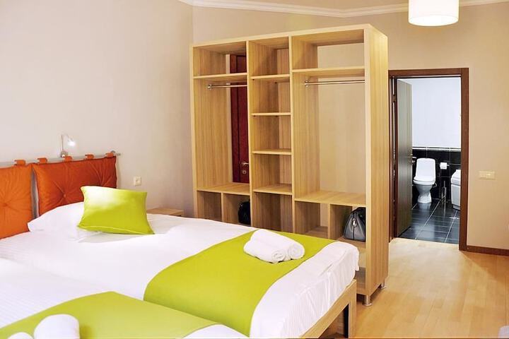 Room 15 of 36