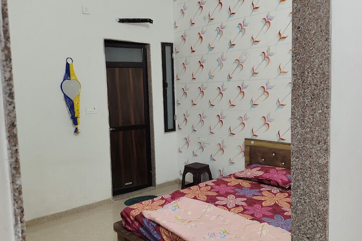 Room 10 of 17