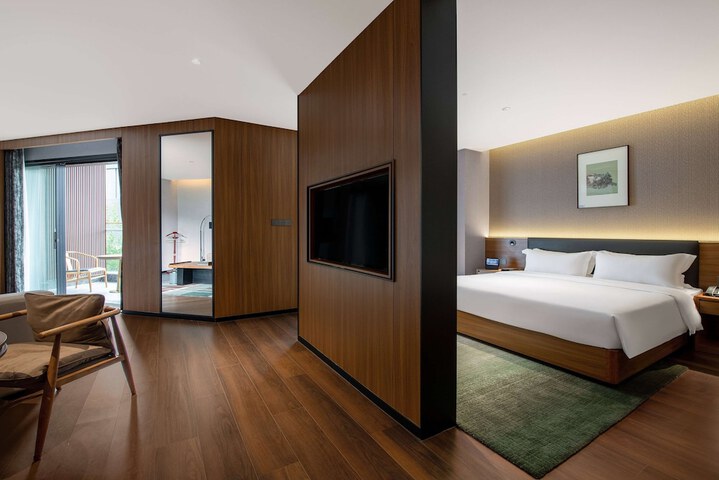 Room 16 of 44