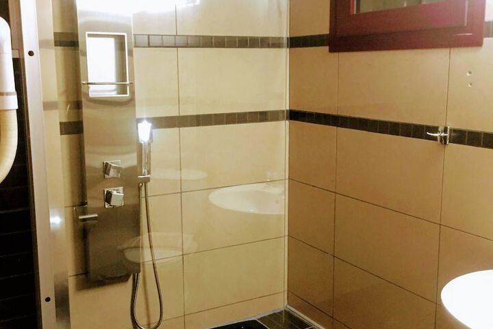 Room 44 of 70