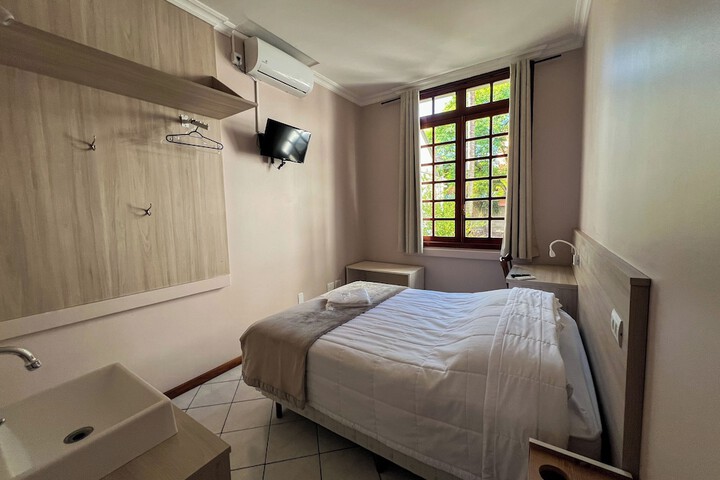 Room 95 of 206