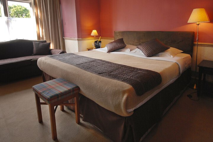 Room 2 of 33