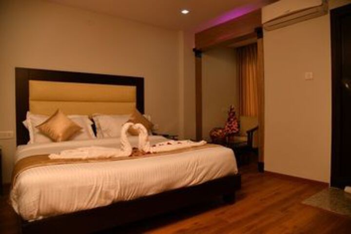 Room 13 of 30