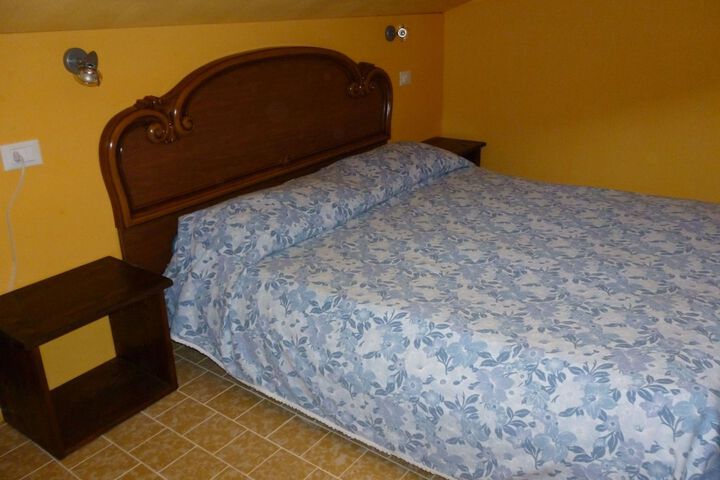 Room 2 of 39