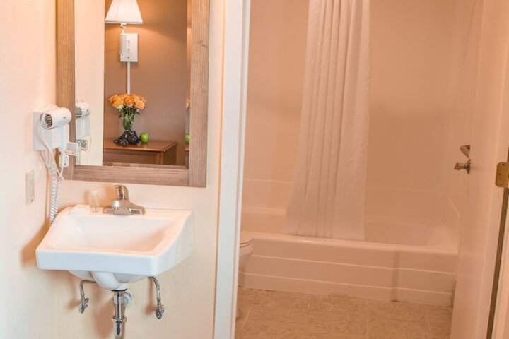 Bathroom sink
