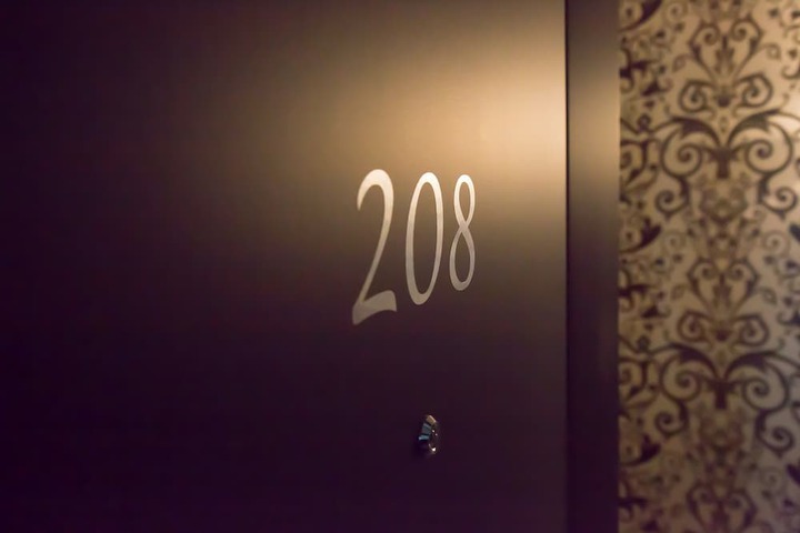Room 8 of 30