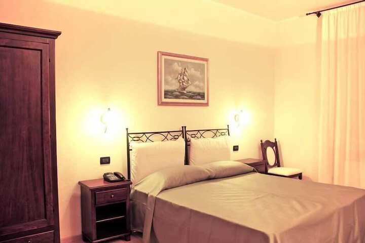 Room 8 of 34