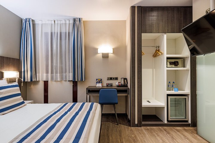 Room 40 of 141