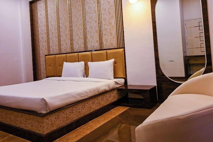 Room 4 of 27