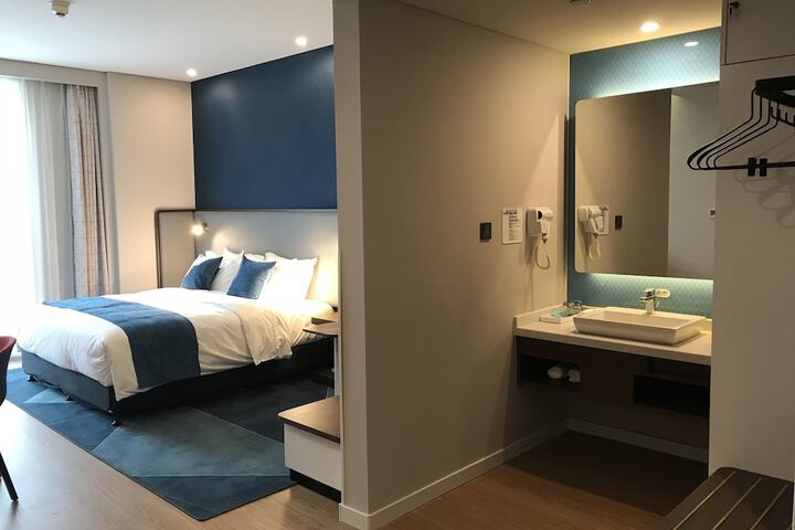 Room 3 of 60