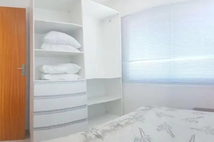 Room 4 of 13