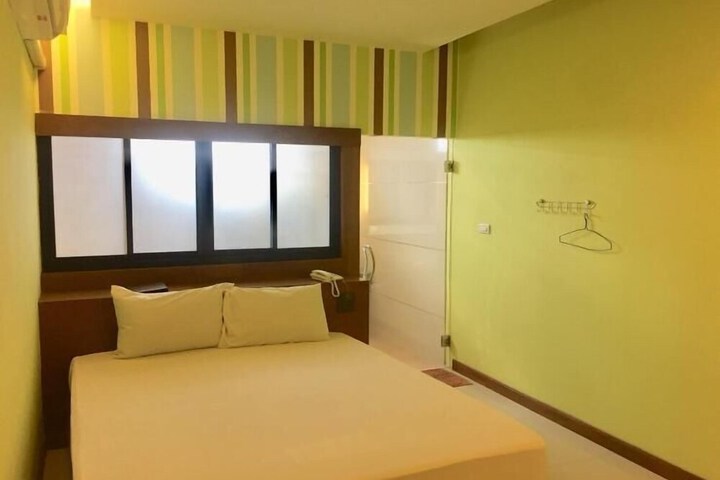 Room 10 of 19