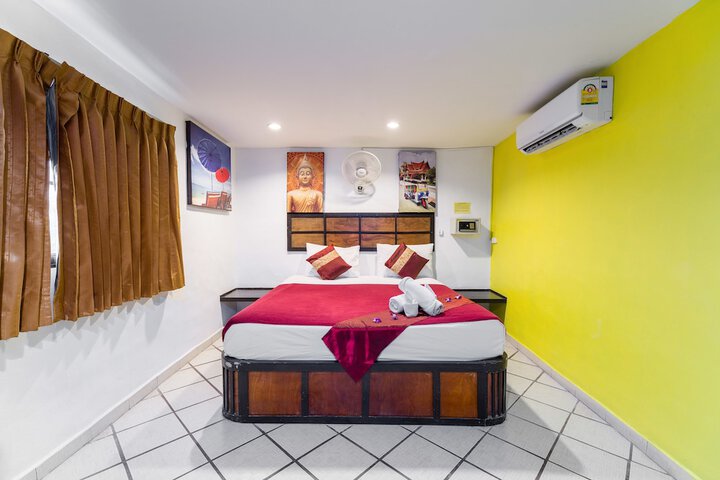 Room 13 of 40