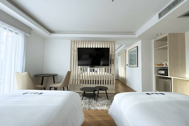 Room 27 of 39