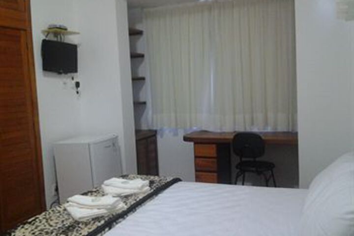 Room 13 of 18