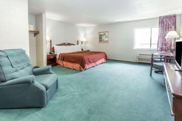 1 King Bed (7 of 12)
