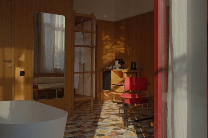Room 16 of 70
