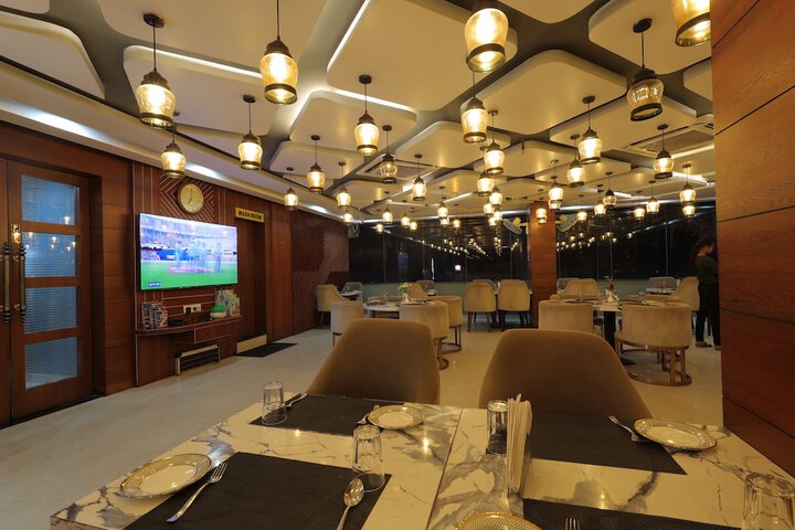 Dining 84 of 140