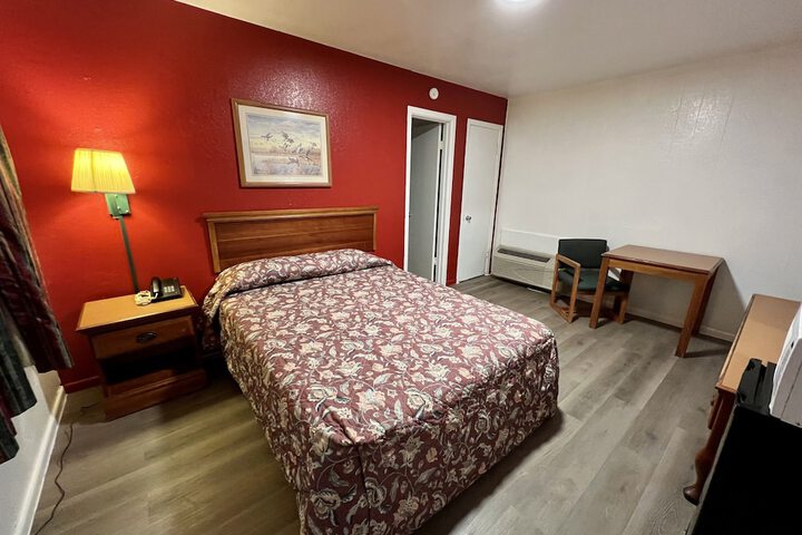 Room 2 of 8