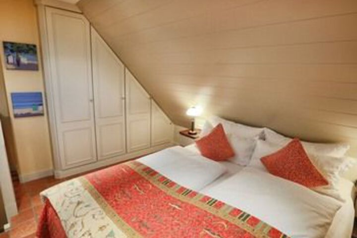 Room 9 of 15