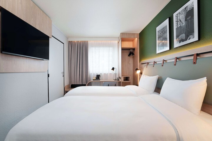 Room 14 of 22
