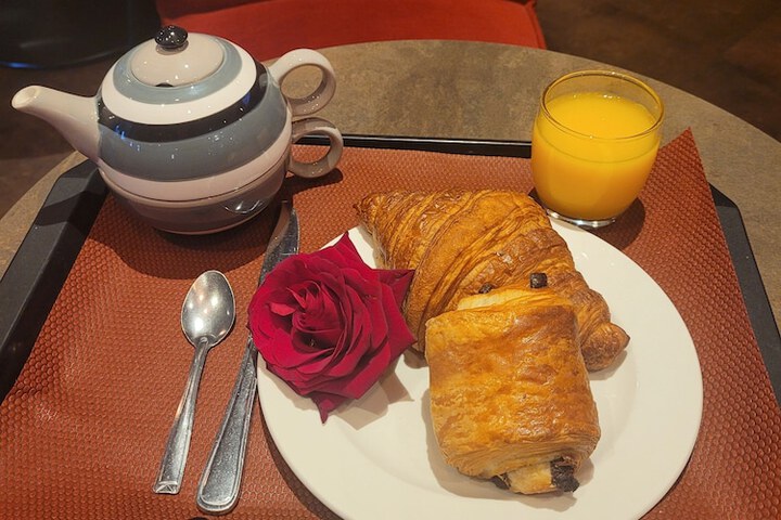Breakfast/Coffee Service 46 of 51