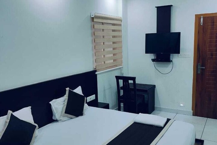 Room 4 of 11
