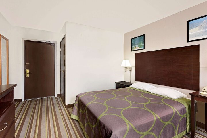 Room 6 of 20