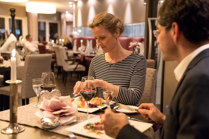 Dining 45 of 59