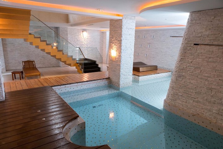 Pool 75 of 81