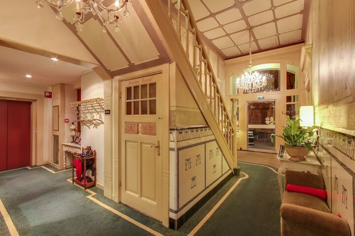 Ballroom/Hall 33 of 41