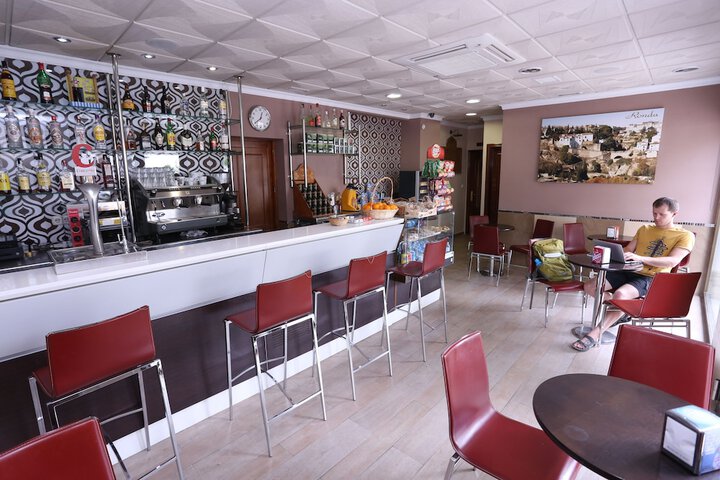 Lounge 36 of 46
