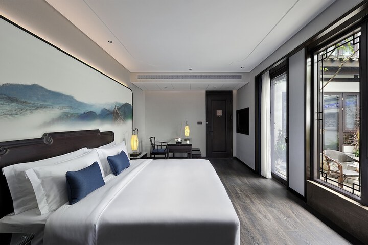 Room 18 of 50